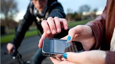 ضبط تشكيل عصابي لخطف الهواتف من المواطنين بحدائق القبة