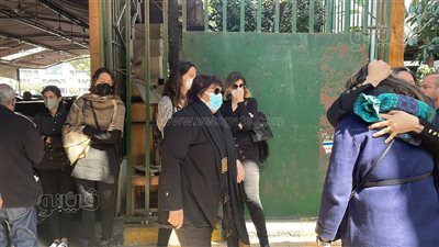 وزيرة الثقافة وعمر خيرت يحضران جنازة جالا فهمي | فيديو وصور