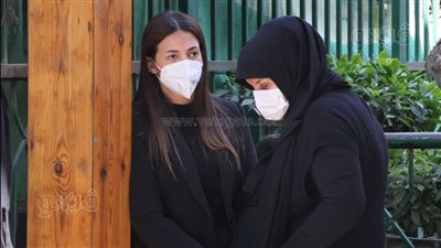 دنيا سمير غانم وميرفت أمين تحضران جنازة جالا فهمي | فيديو وصور