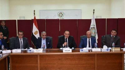 محافظ الشرقية يُشارك في اجتماع مجلس أمناء مدينة العاشر من رمضان 