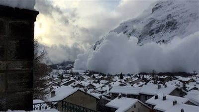 انهيار ثلجي في الصين يقتل 28 شخصًا