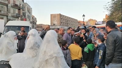 شاروخان الغلابة يتزوج بـ 4 فتيات في ليلة واحدة بقنا|فيديو