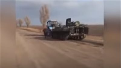 مزارع أوكراني يستولي على دبابة روسية | فيديو 