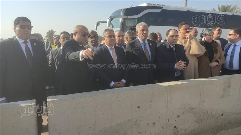 محافظ بني سويف ولجنة