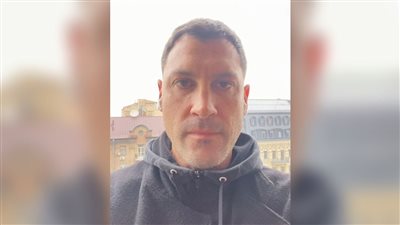 ماكس تشميركوفسكي المحاصر في كييف: لا تخافوا من اختفائي.. سأحاول الخروج | فيديو