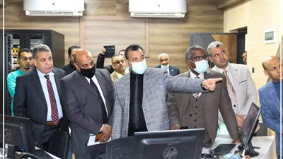 رئيس جامعة الوادي الجديد يفتتح مركز العمليات الأمنية الجديد 