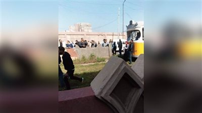 محمد رمضان يتسبب في تعطل ترام غرب الإسكندرية 