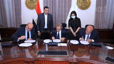 التعليم توقع بروتوكول لإطلاق مدرسة للتكنولوجيا التطبيقية بالمنيا