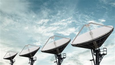 أوكرانيا تحصل على أجهزة استقبال الإنترنت الفضائي.. وتوجه رسالة شكر لإيلون ماسك