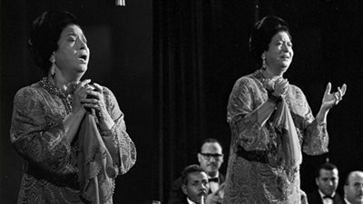 زي النهاردة.. سر بكاء أم كلثوم على المسرح أثناء غناء 