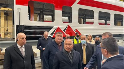 وزير النقل يتابع صفقات القطارات المجرية للتأكد من التسليم في مواعيدها | صور 