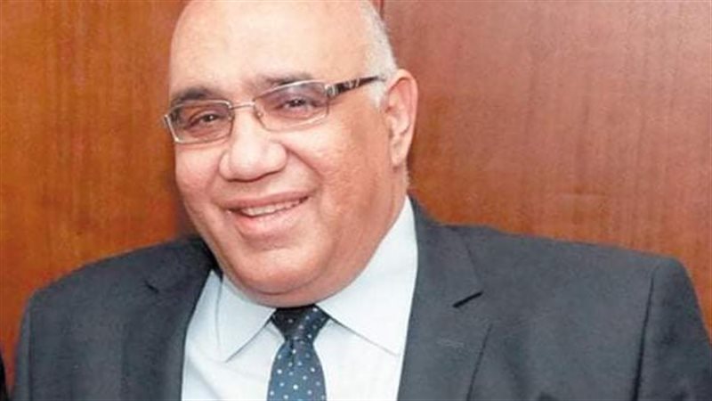 عباس حزين عضو اللجنة