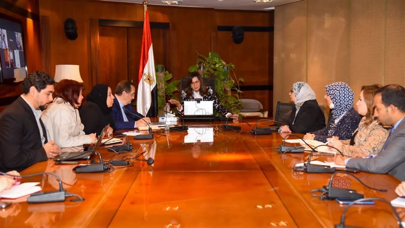 السفيرة نبيلة مكرم