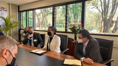 ياسمين فؤاد تبحث مع مدير برنامج الأمم المتحدة للبيئة استعدادات COP27 