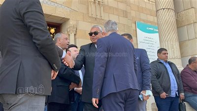 أعضاء مجلسي الشيوخ والنواب يشاركون في صلاة الجنازة على عبد الحى عبيد