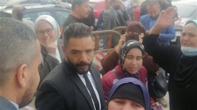 لحظة النطق بالحكم على المتهمين بقتل فتاة كفر الدوار|فيديو