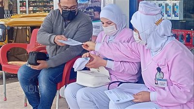 حملة طرق الأبواب تمنح لقاح كورونا لألفي مواطن بالإسماعيلية| صور