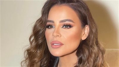 إطلالة هادئة لـ كارول سماحة في أحدث جلسة تصوير