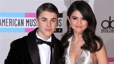 بعد تصدره التريند.. تعرف علي قصة حب جاستين بيبر وسيلينا جوميز