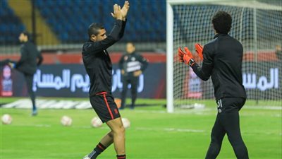 تحية من جماهير الأهلي للاعبين قبل مباراة فاركو 