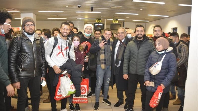 الطلاب المصريون العائدون