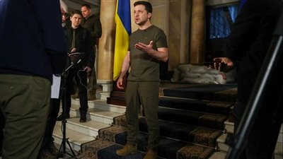 لم ير عائلته منذ اندلاع الحرب.. أين يختبئ الرئيس الأوكراني زيلينسكي؟