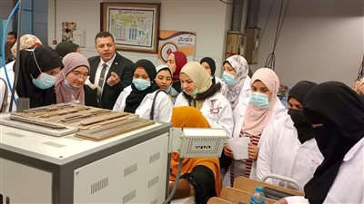 القوى العاملة: 28 متدربة يتعرفن على خطوط الإنتاج بشركة للملابس الجاهزة ببني سويف