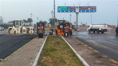 تكثيف أعمال الرصف وترميم الطرق في الإسكندرية 