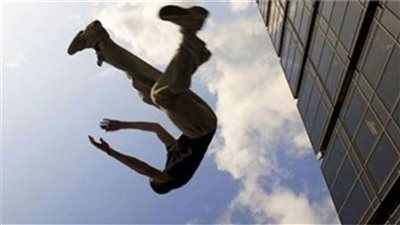 سماع شهود العيان والجيران في مصرع شاب بعد سقوطه من الطابق الخامس بالهرم