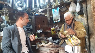 70 سنة في صناعة فوانيس رمضان.. عم عتمان عاصر ملكا و5 رؤساء وما زال متمسكا بالمهنة | فيديو