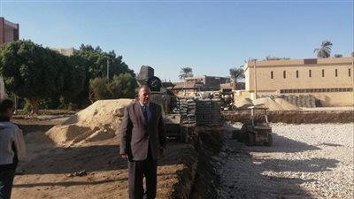 السكرتير العام لمحافظة قنا يتفقد المركز التكنولوجي بالمدينة 