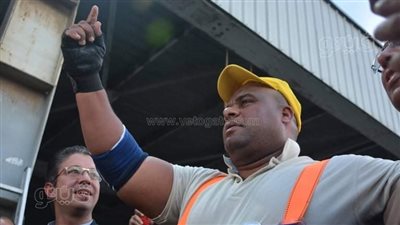 أقوى رجل في مصر.. أشرف كابونجا ينجح في سحب المترو | فيديو وصور