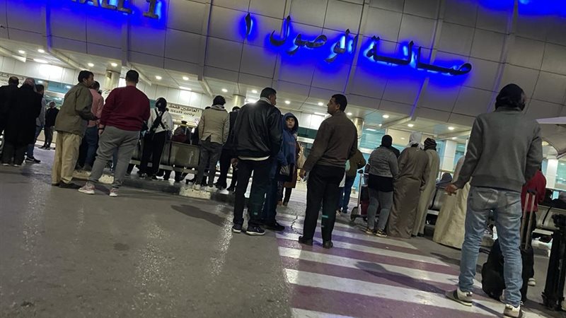 انتظار أهالي الطلاب