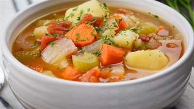 طريقة لعمل شوربة الخضار لسفرتك الرمضانية 