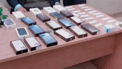 ضبط 20 هاتف محمول و190 قرص ترامادول بحوزة راكب بمطار القاهرة