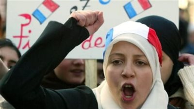 أكبر محكمة فرنسية تؤيد حظر ارتداء المحاميات للحجاب في المحاكم