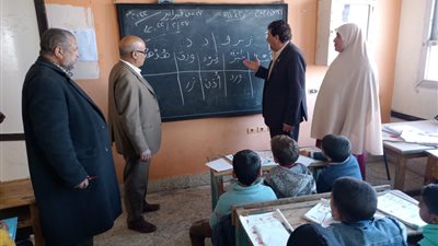 مدير إدارة منشأة أبو عمر التعليمية بالشرقية يتفقد مدرسة عبد الله عبد الجواد 