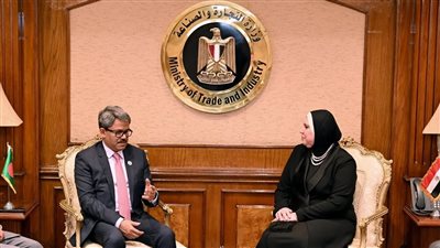 نيفين جامع تبحث مع وزير خارجية بنجلاديش سبل تعزيز التعاون التجاري والاستثماري