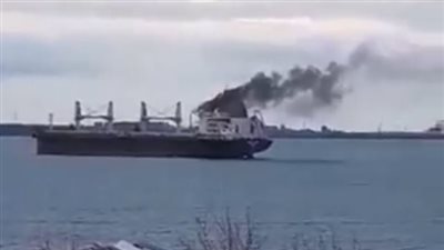 لحظة ضرب صاروخ روسي لسفينة بنجلاديش في أوكرانيا|فيديو