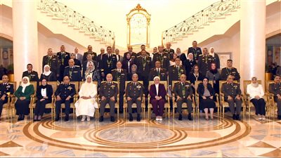 وزير الدفاع يكرم قادة القوات المسلحة المحالين للتقاعد 