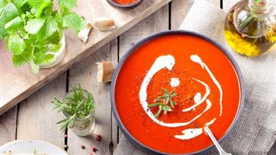 طريقة عمل شوربة الطماطم لسفرة رمضان 