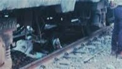 الاستماع لشهود العيان بحادث تصادم قطار بسيارة بطريق الواحات