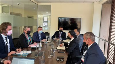 وزيرة البيئة تناقش مع نظيرتها من 