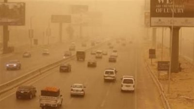 بسبب عاصفة ترابية.. إصابة 10 عمال في حادث تصادم ملاكي بتروسكيل بسوهاج