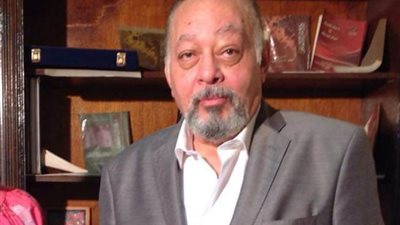 أشرف زكي يكشف تطورات الحالة الصحية للفنان سامي مغاوري