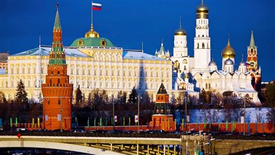 البيت الأبيض يفرض عقوبات على المتحدث باسم الكرملين ورجال أعمال روس