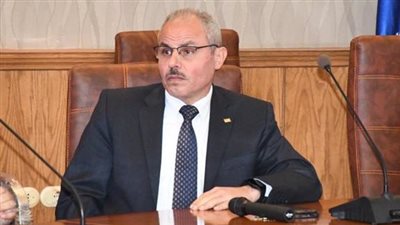 رئيس جامعة القناة 750 جنيهًا منحة للعاملين بمناسبة رمضان