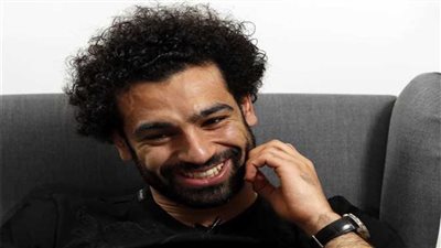شاهد رد محمد صلاح على سؤال إسعاد يونس: نفسك يبقى عندك ولد | فيديو