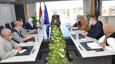 استمرار فاعليات حملة طرق الأبواب للتطعيم ضد كورونا بأسوان