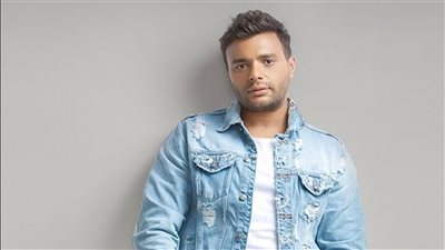 رامي صبري يوجه رسالة مؤثرة للشباب خلال حديثه عن شقيقه الراحل | فيديو